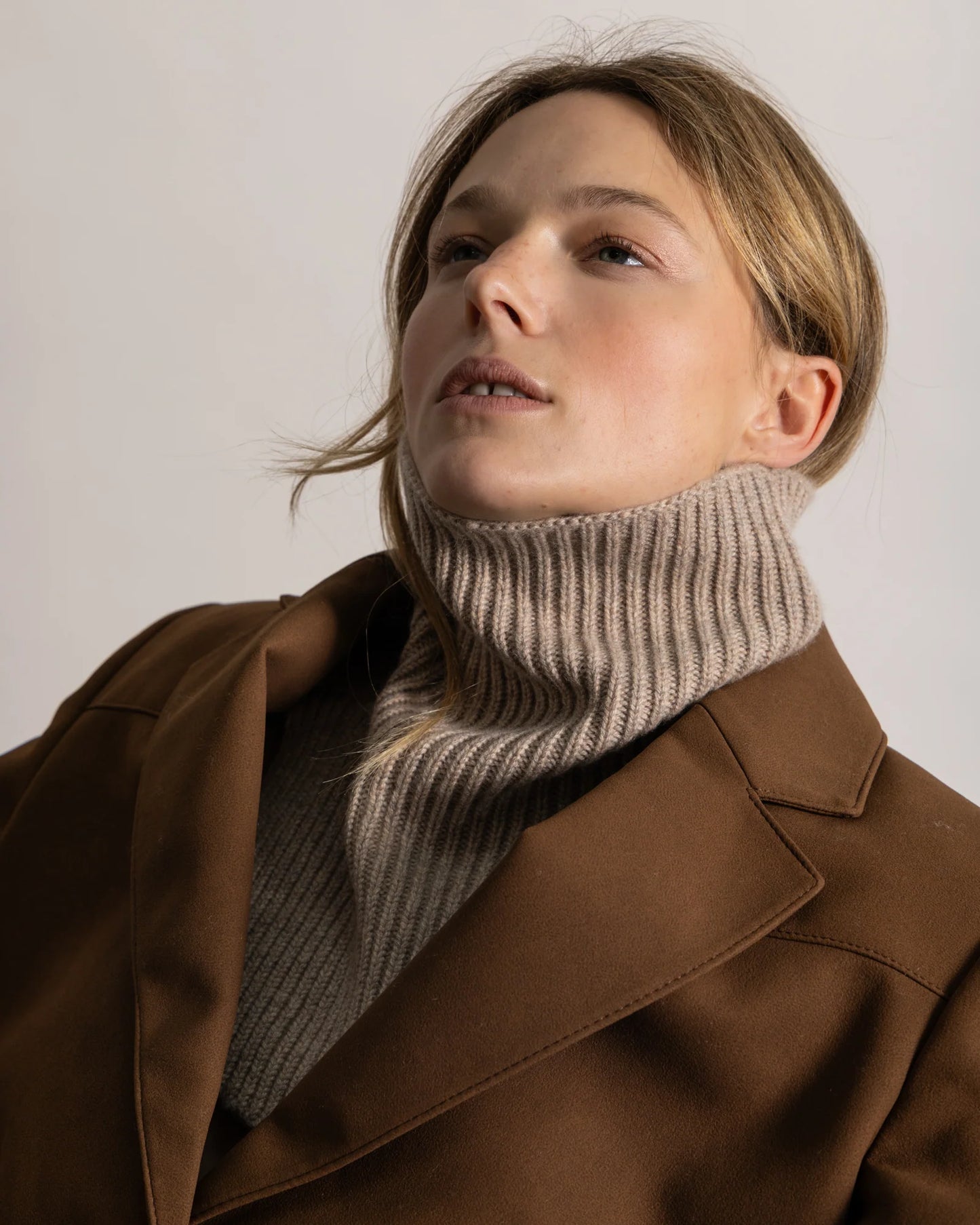 Col beige en cachemire