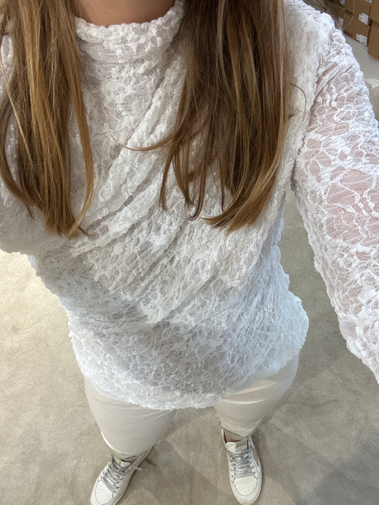 Blouse en dentelle blanche