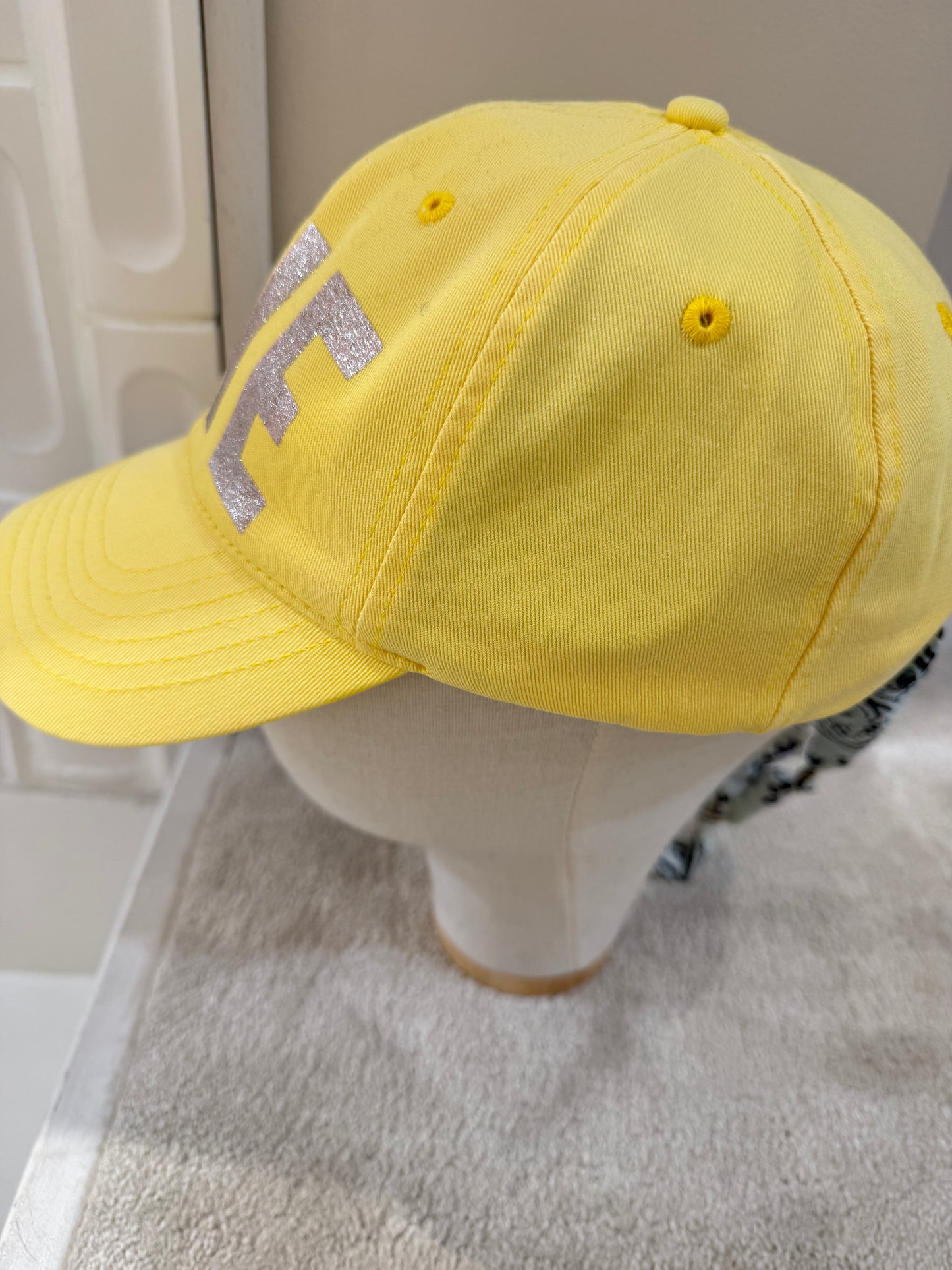 Casquette jaune
