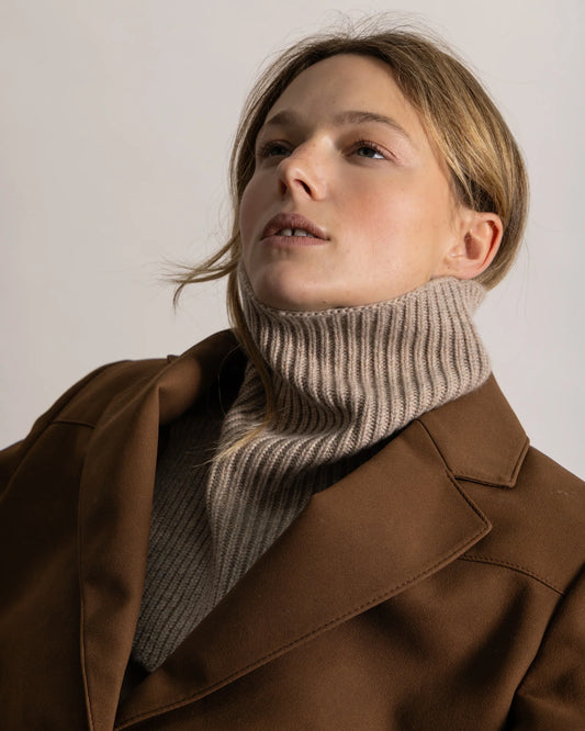 Col beige en cachemire
